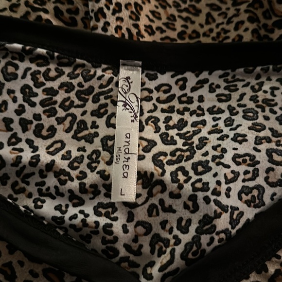 Womens leopard print short sleeve top, bling buttons, size L - Picture 7 of 7